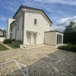 VILLA A POCHI KM DA FORTE DEI MARMI