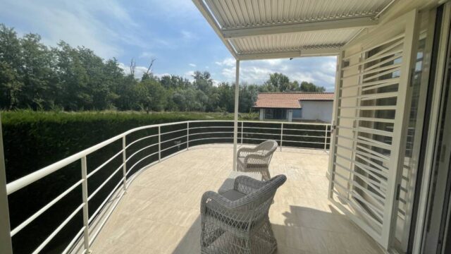 VILLA A POCHI KM DA FORTE DEI MARMI