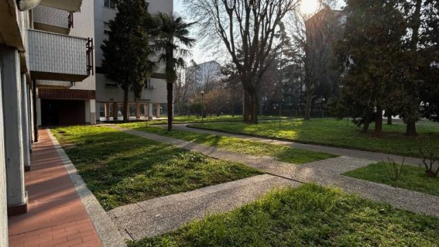 4 locali con box Via Viterbo MM Bisceglie