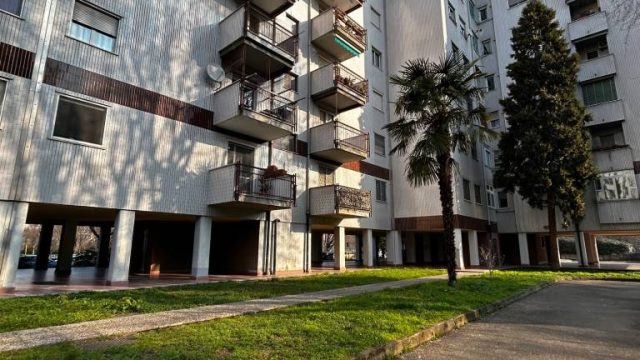 4 locali con box Via Viterbo MM Bisceglie