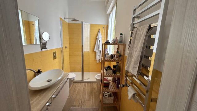 4 locali Piazza Frattini